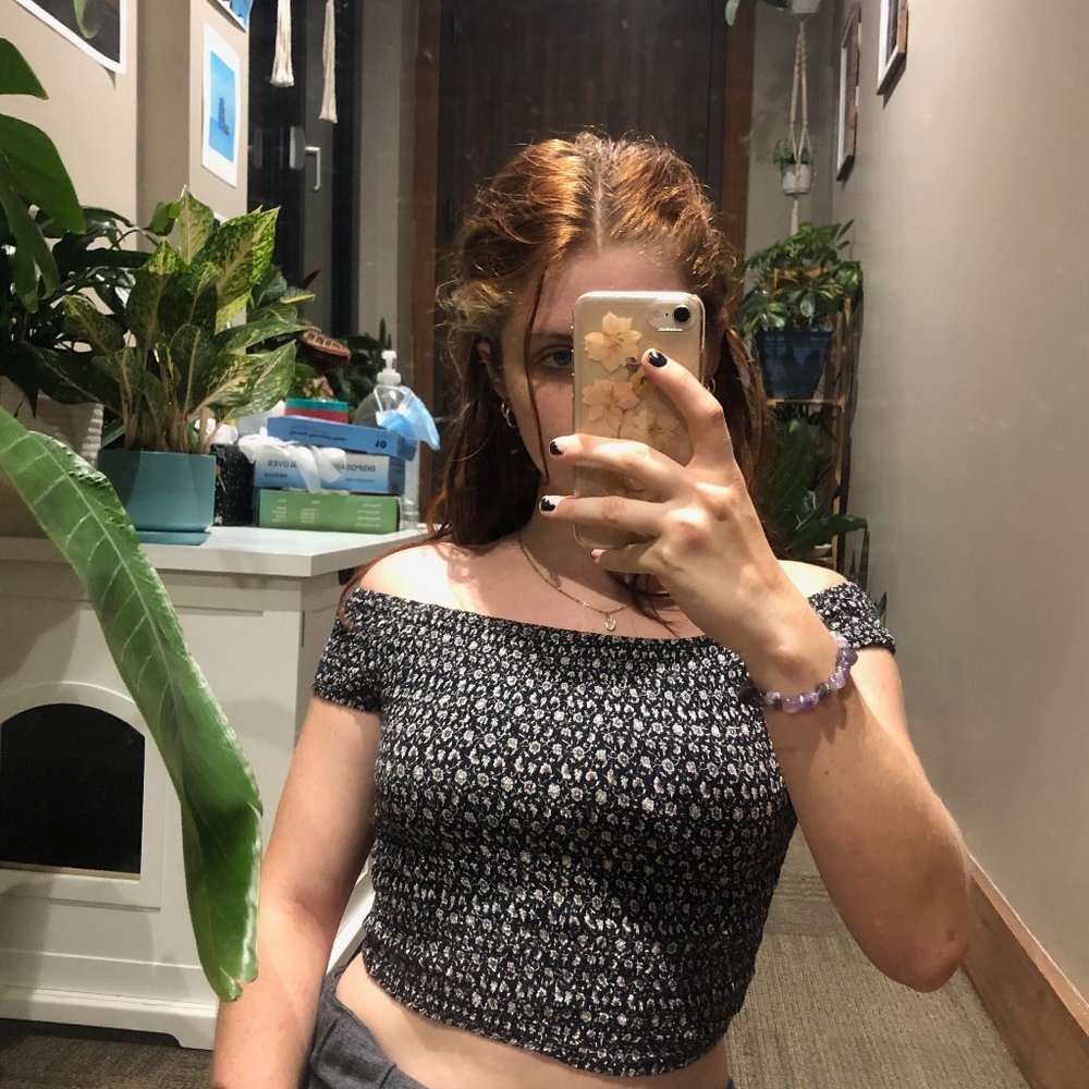 Brandy Melville Floral Scrunchy Top